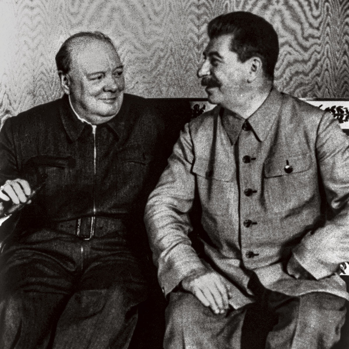 Stalin y Churchill: cómo dos granujas se repartieron el mundo entre whisky y vodka